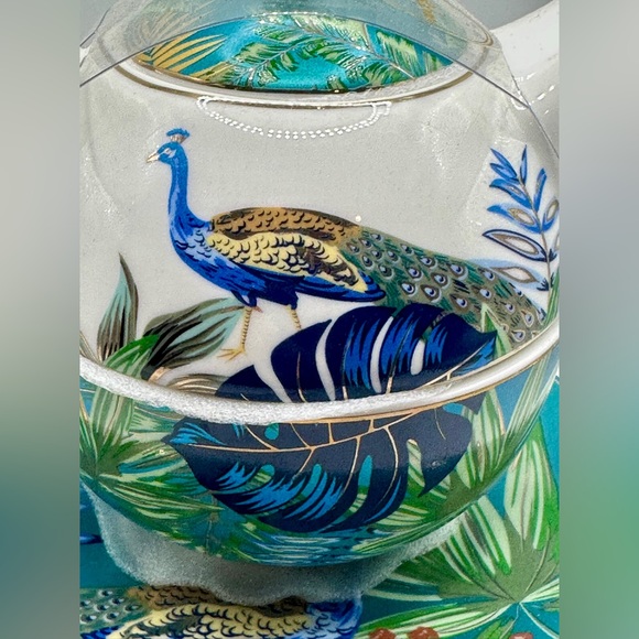Stunning Peacock Design Teapot and Cup Set - Picture 6 of 7